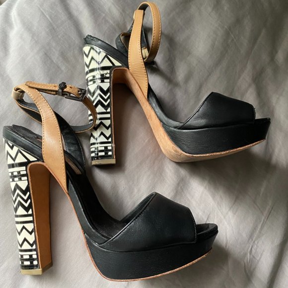 BCBG Max Azria Sandal - Picture 1 of 6